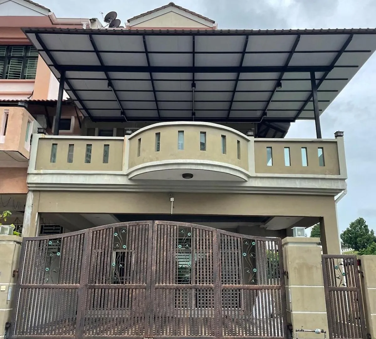 8 Rooms Budget 3 Tingkat Usm Gelugor Georgetown